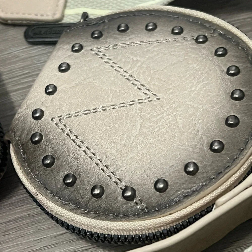 Wrangler Crossbody Bag Set with Coin Purse - Picture 4 of 11